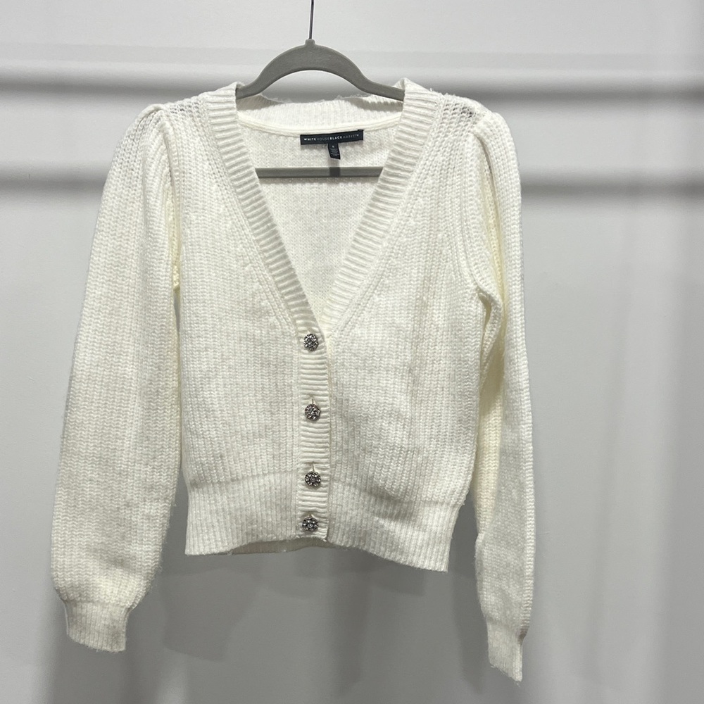 White House Black Market Ivory Button V‑Neck Cropped Cardigan